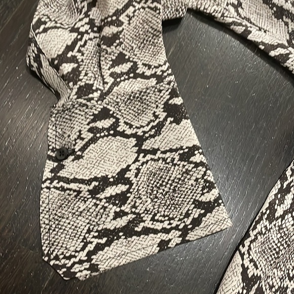 A.L.C. Noreen Python snake print silk oversized blouse NWT - Picture 10 of 16